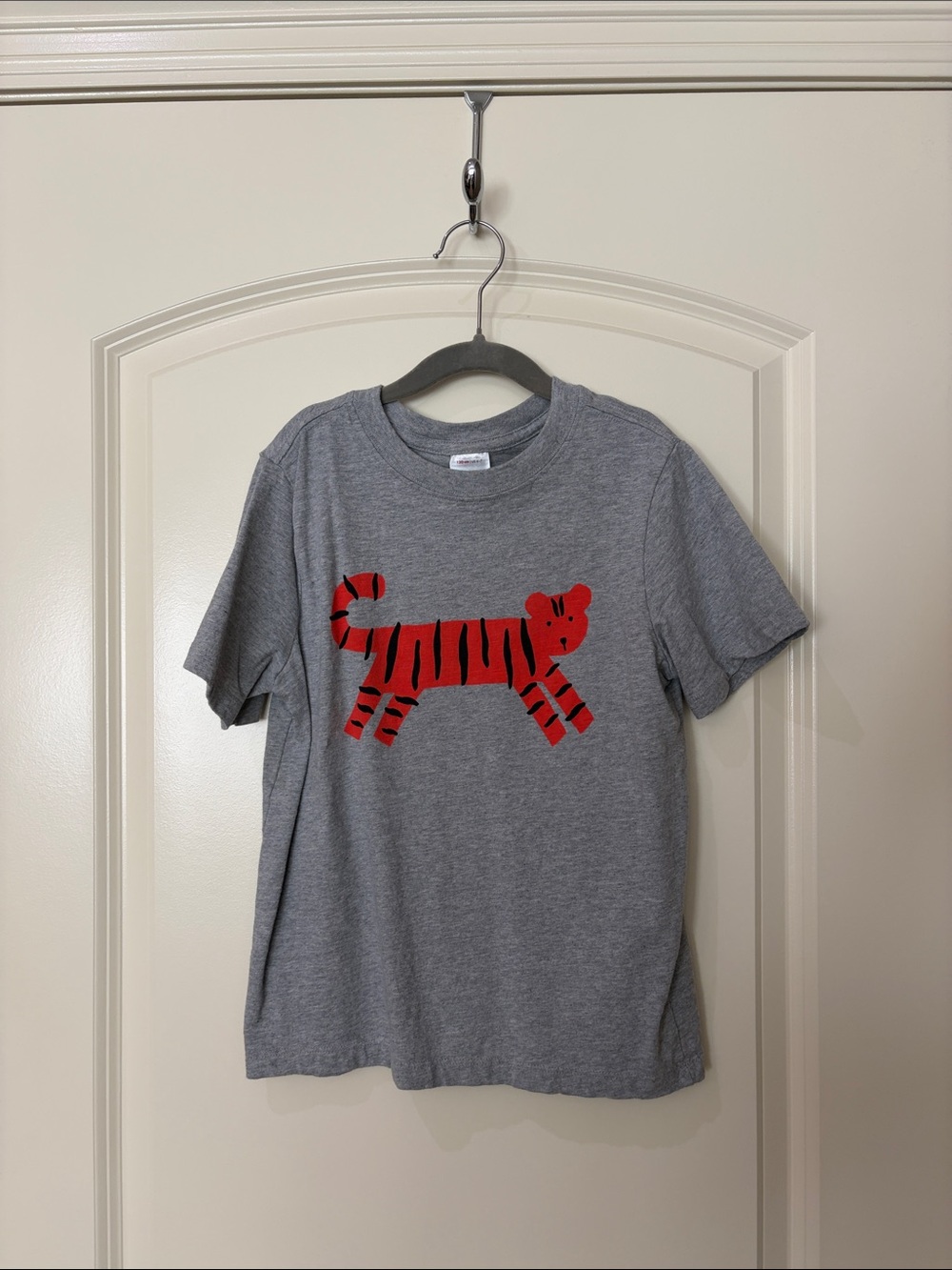 YOUTH Hanna Andersson Gray Tee with Orange Tiger Graphic